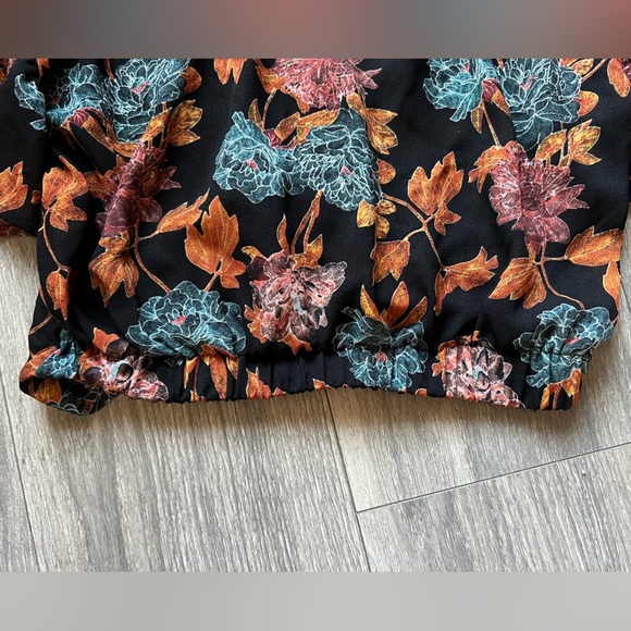 Abound twist front fall leaves button down cropped flutter sleeve top. Size xs - Picture 6 of 7